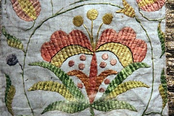 Linen vestments Tyrol - White chasuble with colourful silk embroidery