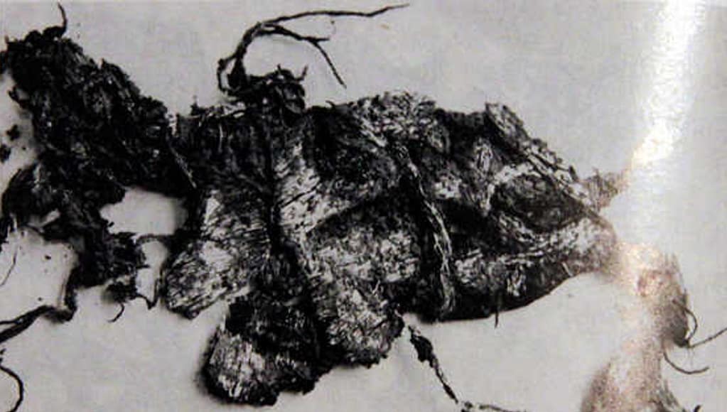 Villach-Judendorf - black and white picture of an archaeological textile scrap