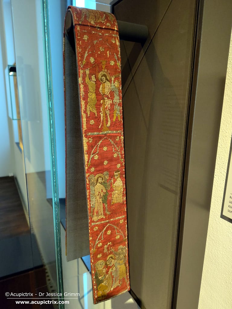 Stiftsmuseum Xanten - a red maniple embroidered with scenes of the Passion