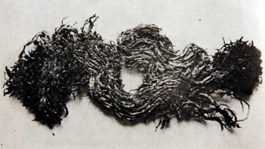 Villach-Judendorf - black and white picture of an archaeological textile scrap