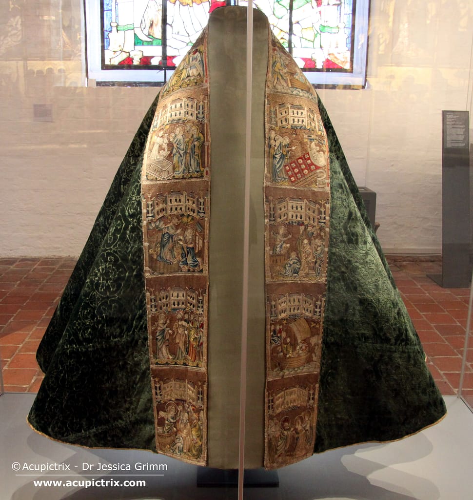 Embroidered vestments - Green cope with embroidered orphreys, M 25, Sankt Annen Museum.